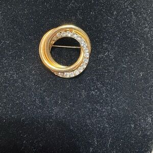 Vintage 1970s Gold Plated Brooch with Rhinestones